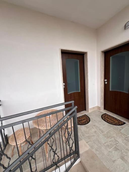 Antonella In Apartment Rom